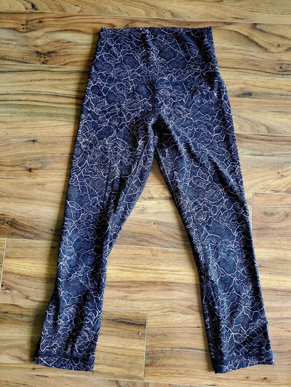 Lululemon Women's Align Lacescape Print Workout Crop Leggings Size 2